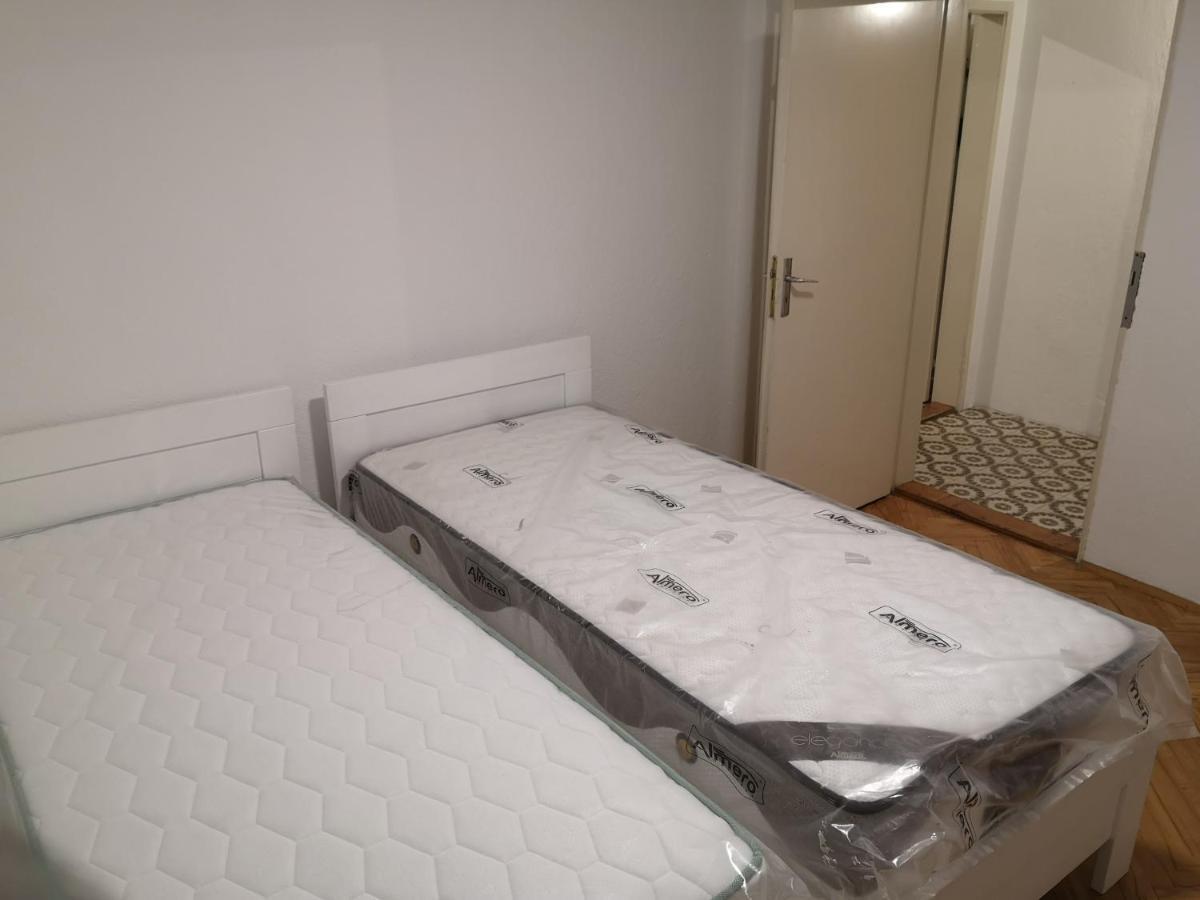 White Night Hotel Skopje Bagian luar foto