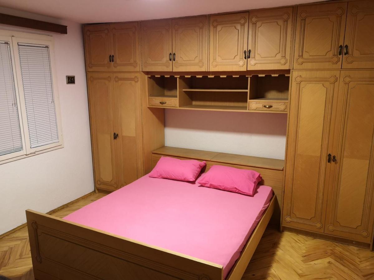 White Night Hotel Skopje Bagian luar foto