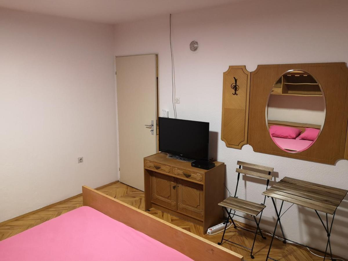 White Night Hotel Skopje Bagian luar foto